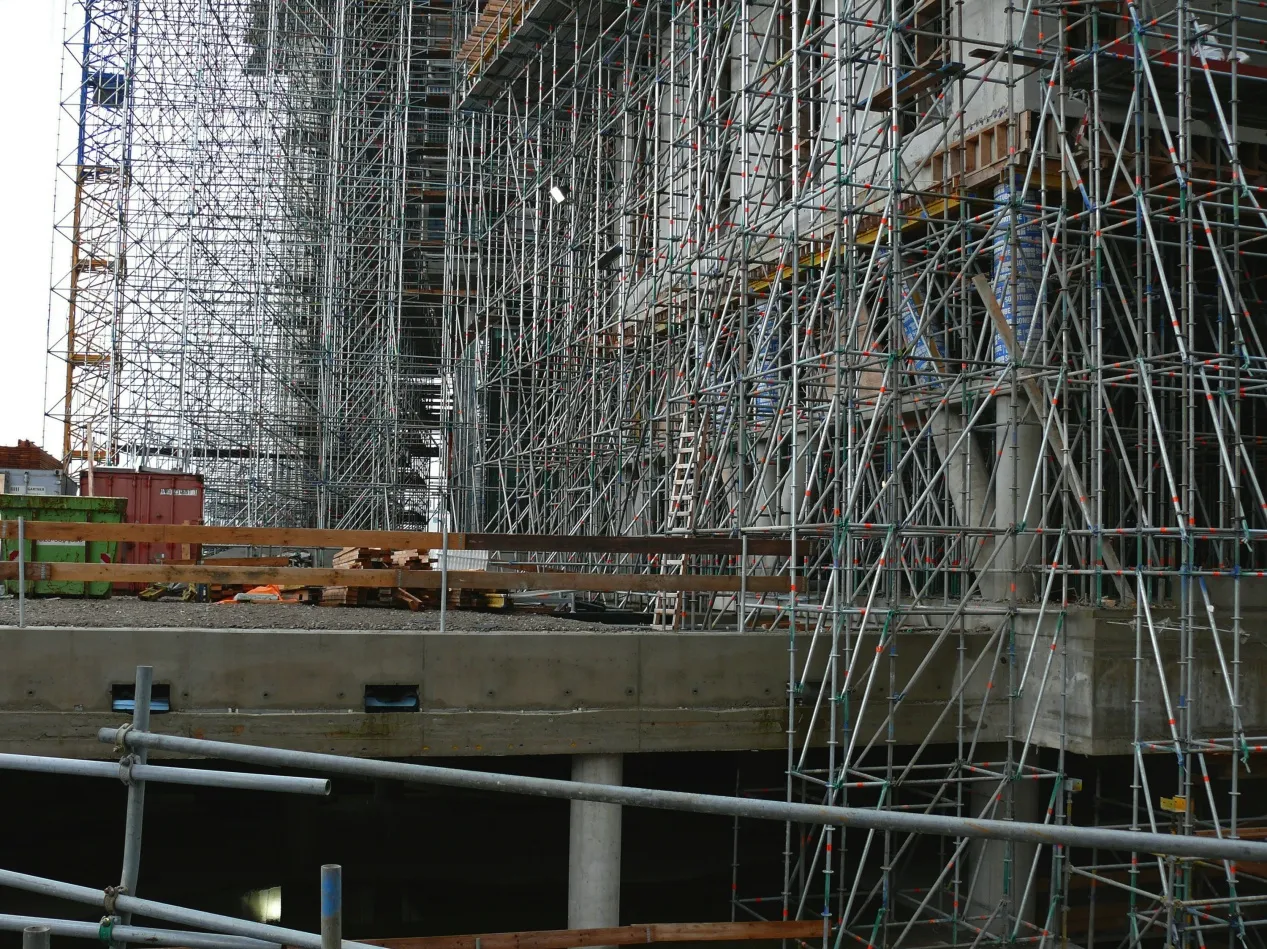 Heavy-duty scaffolding solutions supporting large span bridge and viaduct construction Heavy-duty scaffolding solutions supporting large span bridge and viaduct construction